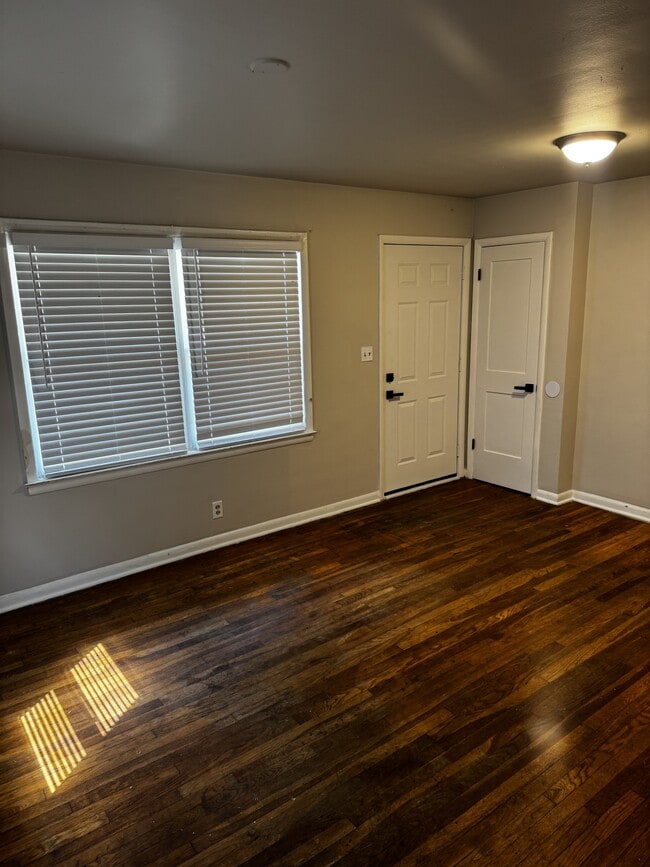 Photo - 713 Hanford St