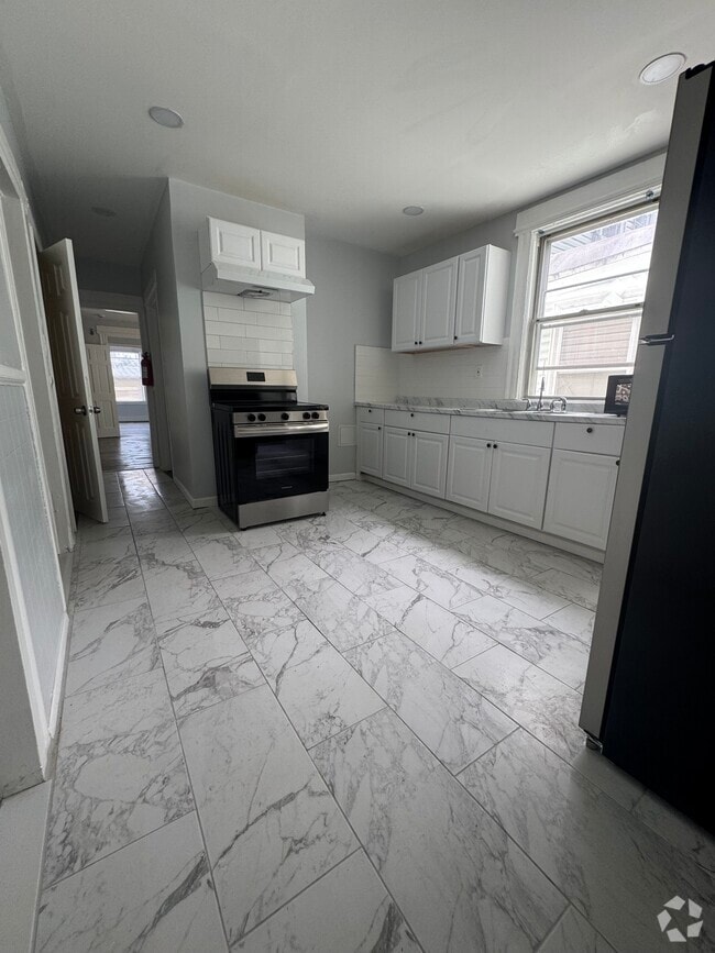 Building Photo - 177 Seymour Ave Unit 2 Rental