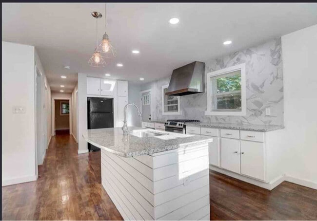 Photo - 271 Childs Dr NW