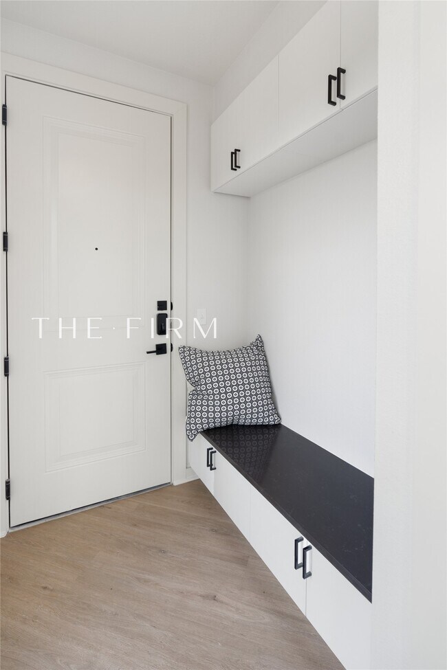 Photo - 3001 W 11th St Unidad 575