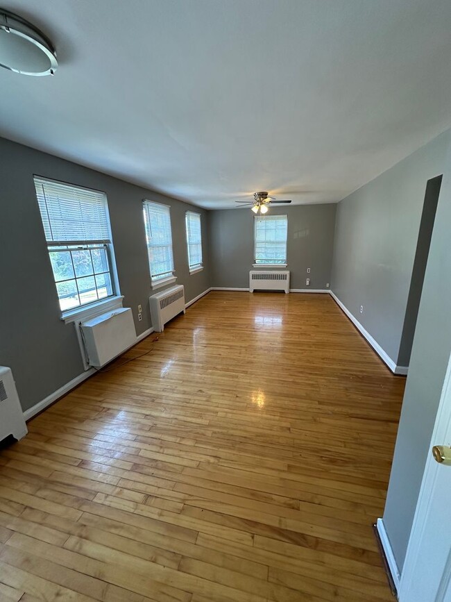 Photo - 209 W Parkway Ave Unit Apt B