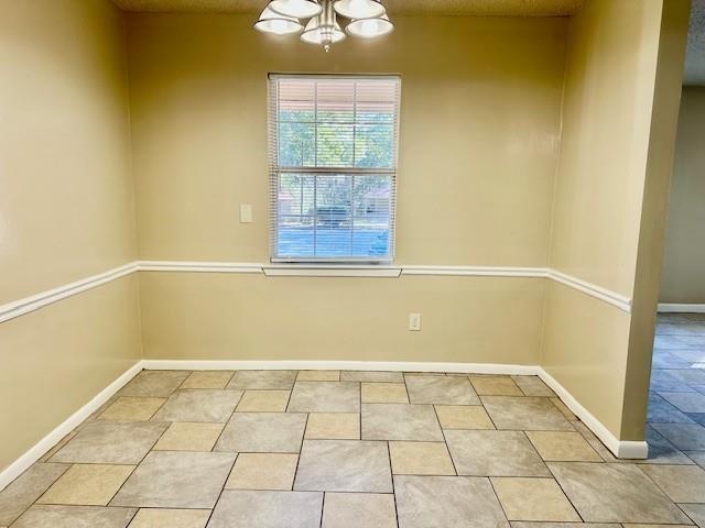 Photo - 6880 Williamsburg Ct