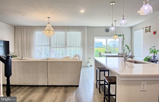 Photo - 689 N Chandler Dr
