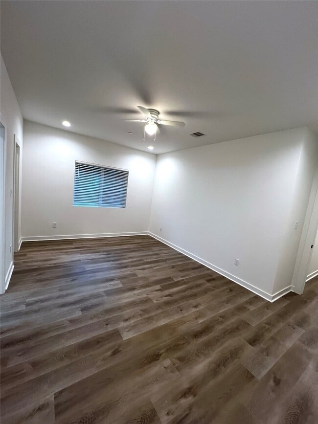 Photo - 175 W 6th St