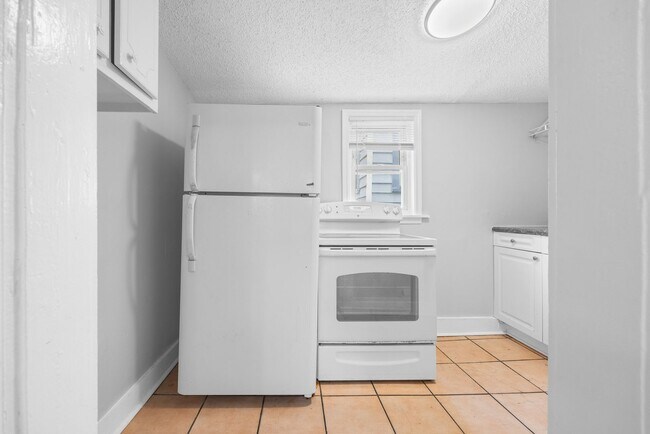 Photo - 112 E Anderson St Apartment Unit 112 E Henry St