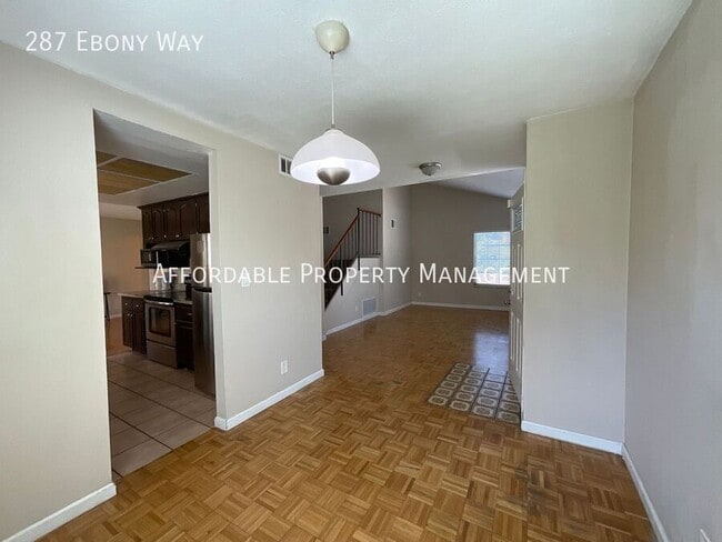 Photo - 287 Ebony Way