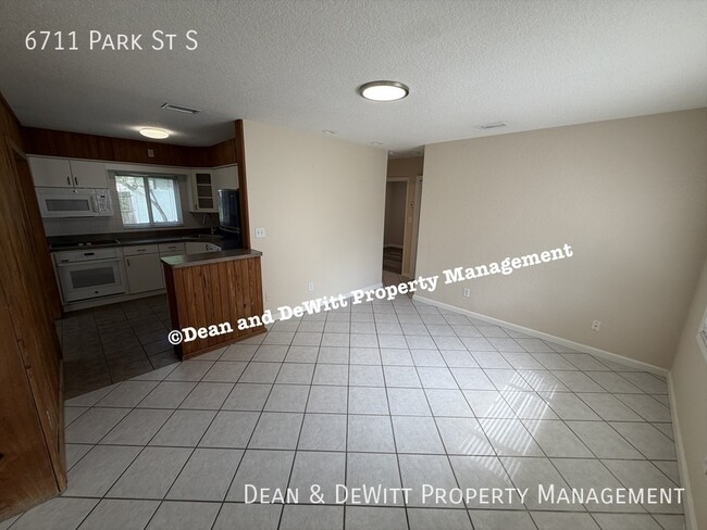 Photo - 6711 Park St S