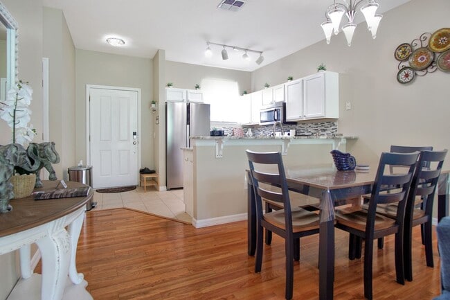 Photo - Modern 3-Bedroom, 2-Bath Townhouse near Ch...