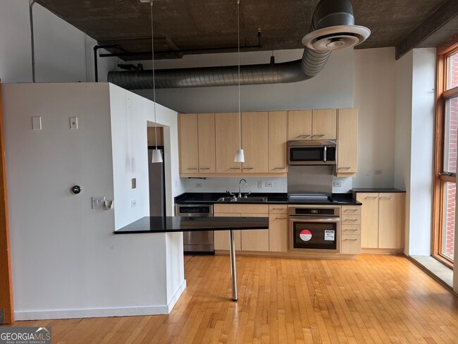 Building Photo - 2 Peachtree St NW Unit APT 1207