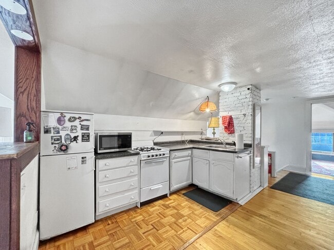 Photo - 1880 Fairmount Ave Unit 3