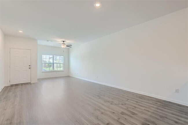 Photo - 124 Maywood Ln