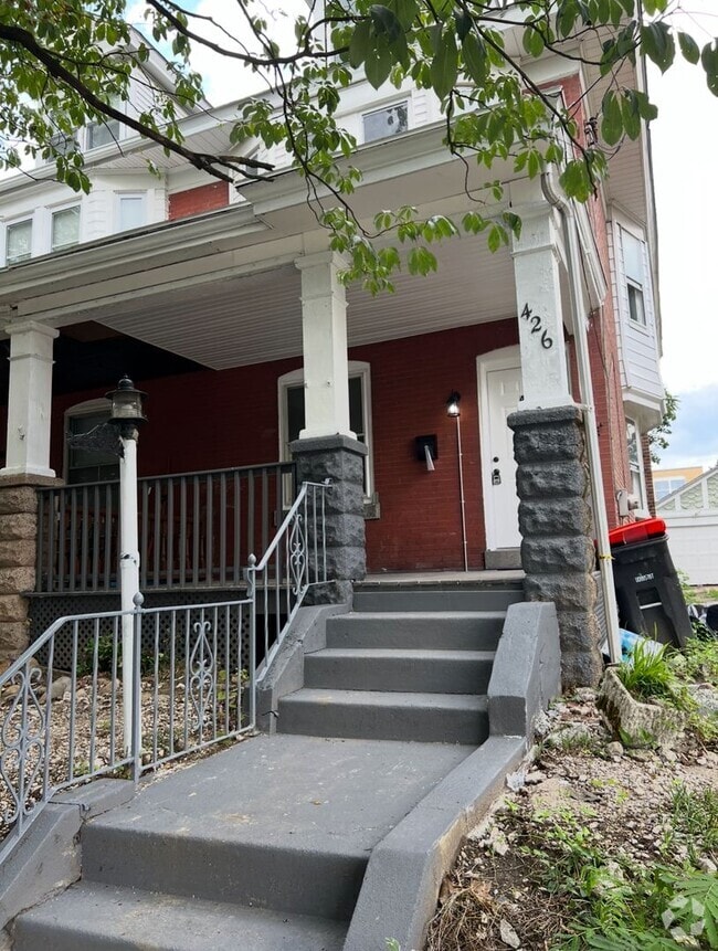 Building Photo - A Rare 5 Bedroom Renovated House Available...