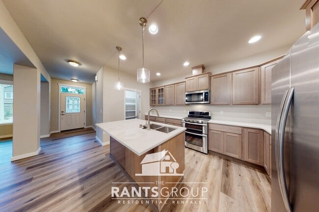 Photo - Beautiful Home! Great Location! Easy I5 A...