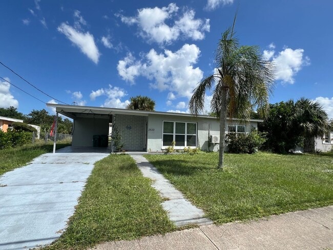 Building Photo - $1,350 ** Annual Lease ** 2 Bedroom / 1 Ba...