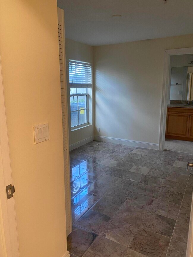 Photo - 1950 Presidential Way