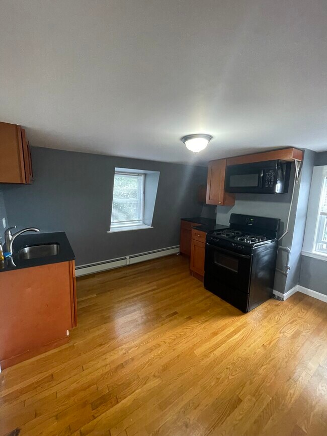 Photo - 62 Saint James St Unit 3