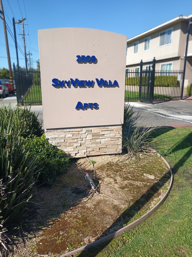 Building Photo - Skyview Villa & Somerset Apartments