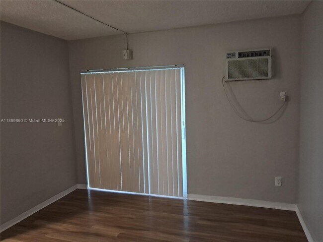Photo - 13025 Emerald Dr Unidad 258