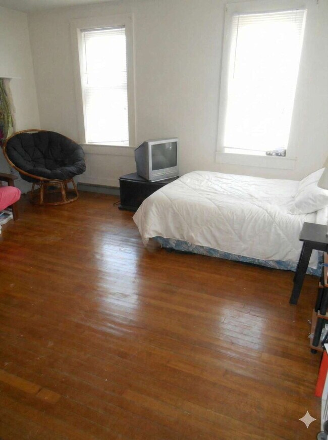 Photo - Awesome 2 Bed 1 Bath! Available June 1st!