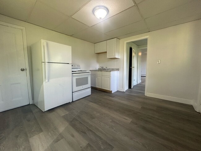 Building Photo - 286 Walnut St Unit 286