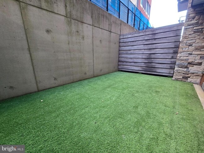 Photo - 1320 Fenwick Ln Unit 6