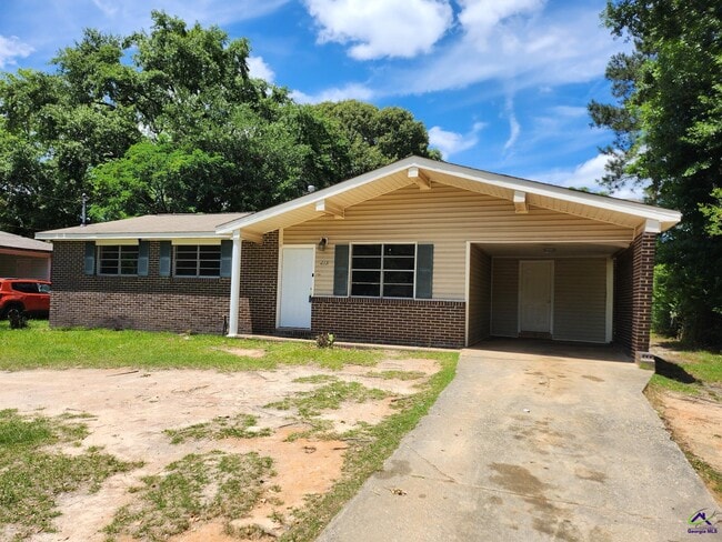 Building Photo - 215 Palomino Ln