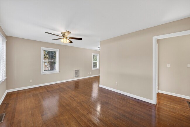 Photo - 2221 Woodward Ave