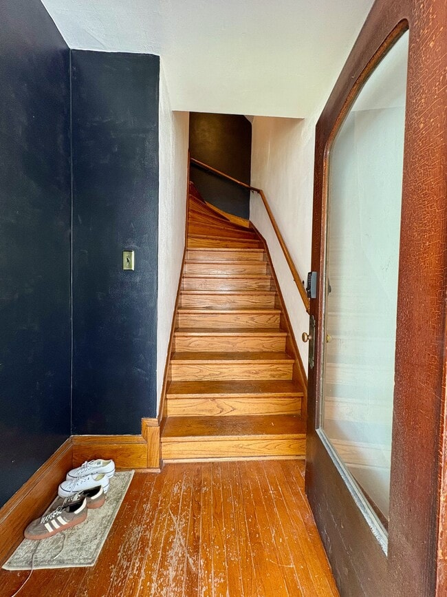 Photo - 2335 N 59th St Unit Upper