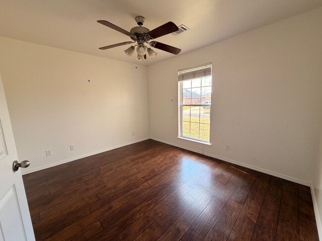 Photo - Welcome to this conveniently located home in Russellville, AR.