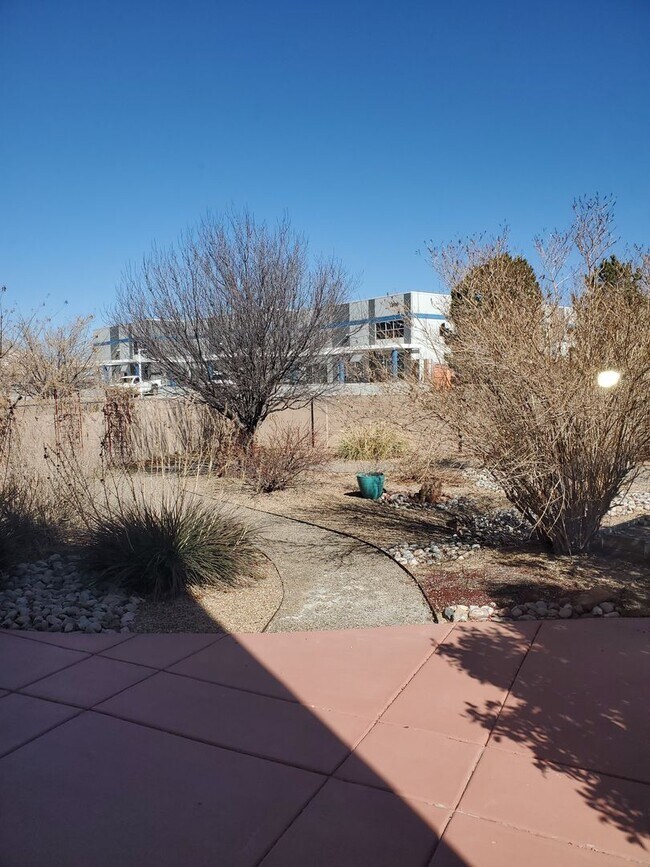 Photo - VISTA DEL NORTE 3 Bedroom 2 Bath 2 Car Garage