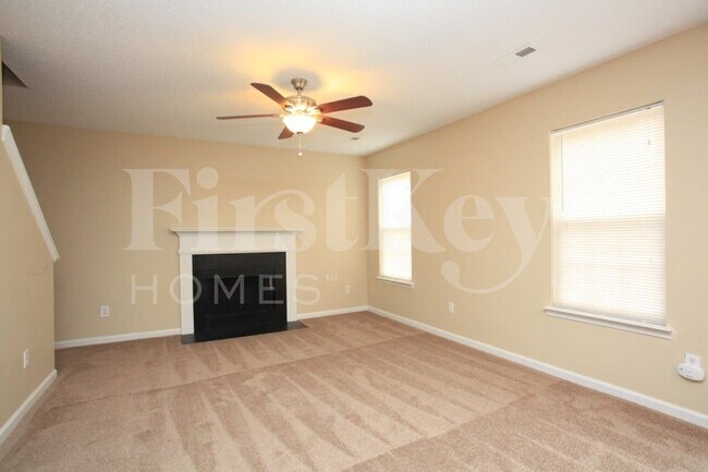 Photo - 906 Grassy Patch Ln