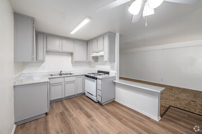 2BR, 1BA - 854SF - Kitchen