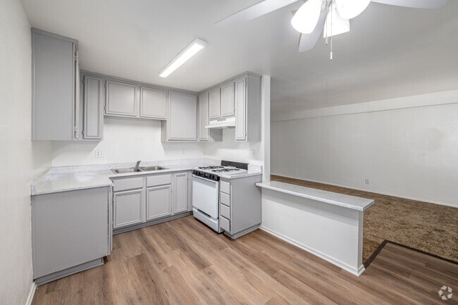 2BR, 1BA - 854SF - Kitchen - Summit Place Apartments
