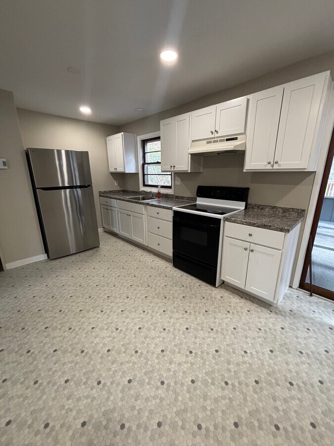 Photo - 657-659 Belmont Ave