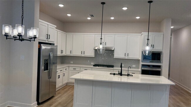 Photo - 215 Amaranth Wy