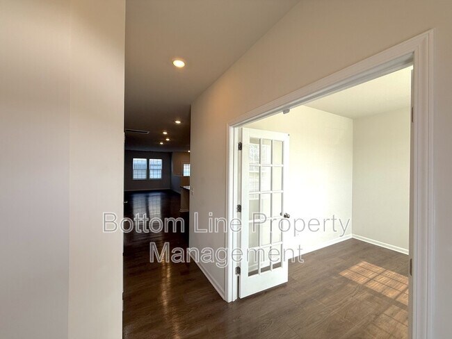 Photo - 15708 Country House St