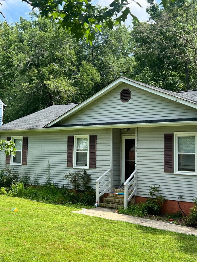 Building Photo - Charming 3-Bedroom Home in Stonewall Estat...