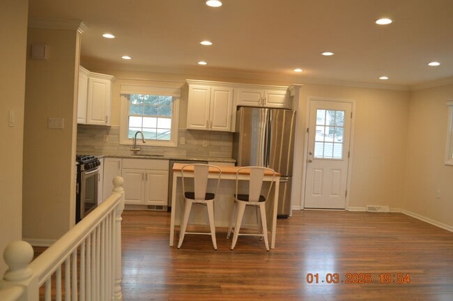 Photo - 1636 Gibbons Rd