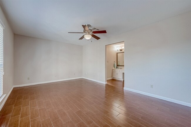 Photo - 2022 Highland Hills Dr