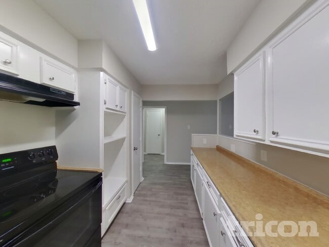 Photo - 7118 Foxway Ln