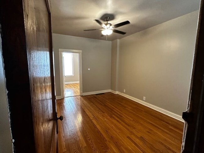 Living Room - 3071 N Haussen Ct Unidad 1R