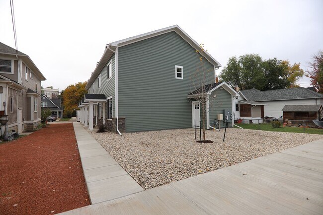 435 Gladstone St Unit 1
