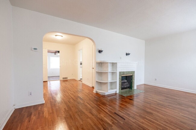 Building Photo - 619 N Glendale St