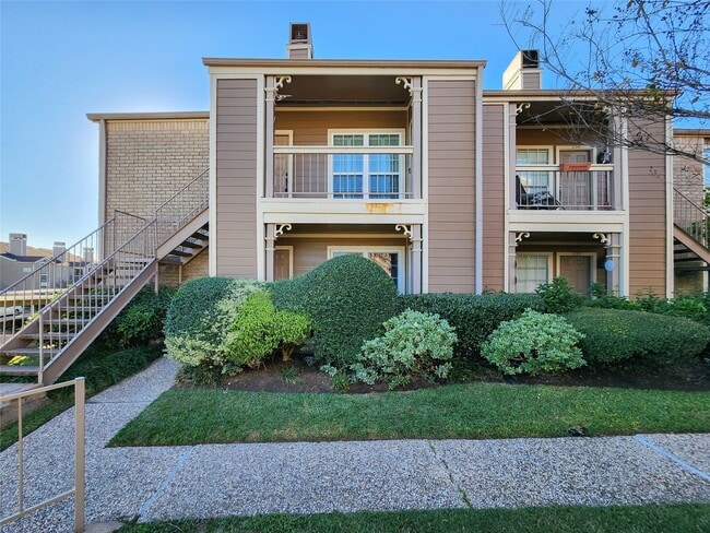 Building Photo - 1860 White Oak Dr Unit 236