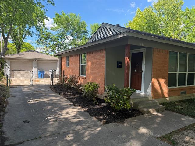 Photo - 888 Berkinshire Dr