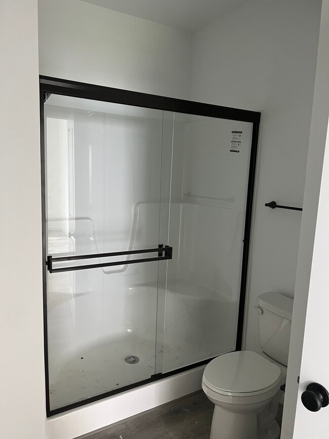 Master bathroom walk-in shower - Golf Club of Wentzville