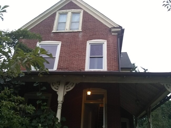 Building Photo - 204 Cadwalader Ave Unit B