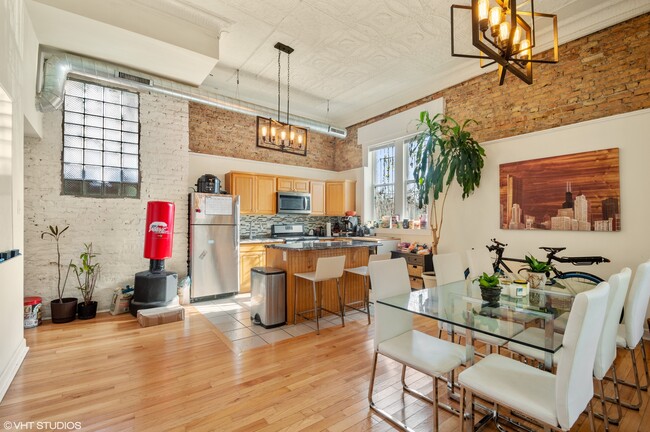 Photo - 2048 W Evergreen Ave Unit 1