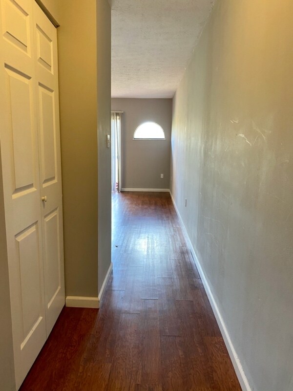 Photo - 3255 Niagara Square