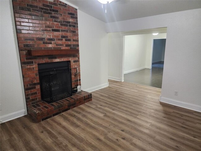 Photo - 807 S Jones Ln